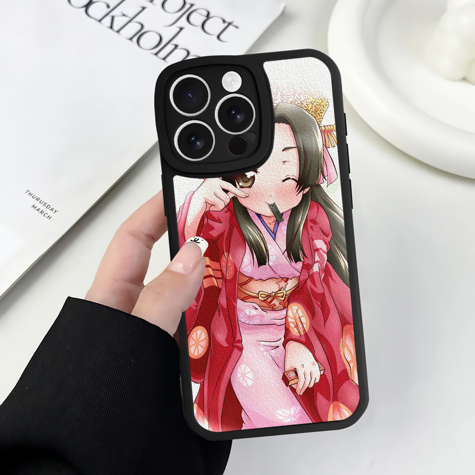 （画像用） ぎんたま 坂田銀時（さかたぎんとき） 神楽 志村新八（しむら しんぱち） GINTAMA Sakata Gintoki Kagura Shimura Shinpachi 【iPhone 16シリーズ対応】シリコンスマホケース（レザー調） 材質：シリコン